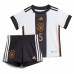 Billiga Tyskland Thilo Kehrer #5 Barnkläder Hemma fotbollskläder till baby VM 2022 Kortärmad (+ Korta byxor)